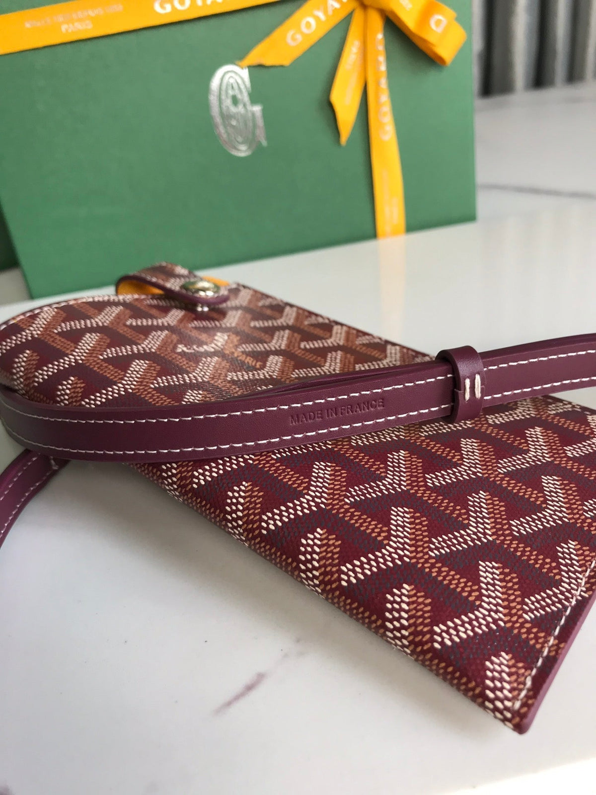MONTMARTRE GM CASE 18 IN WINE RED GOYARDINE CANVAS