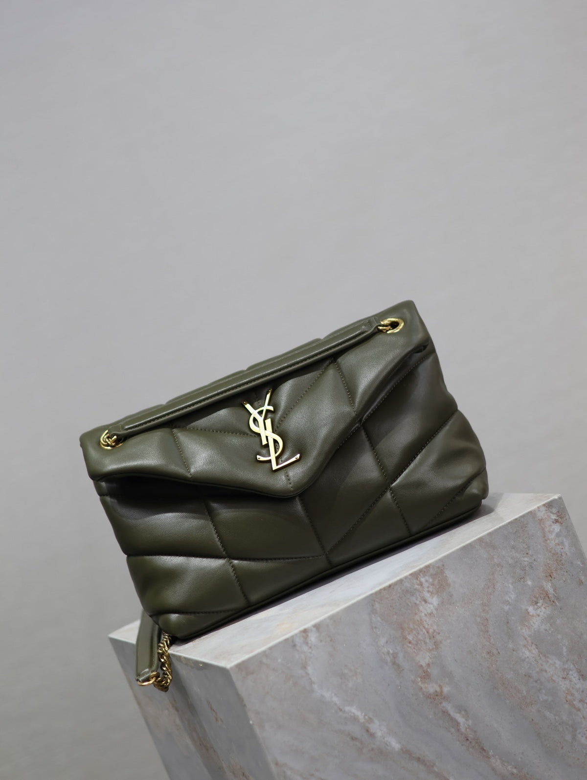 YSL 25S LOULOU PUFFER MM 29 IN DARK OLIVE CALFSKIN GOLD HARDWRE