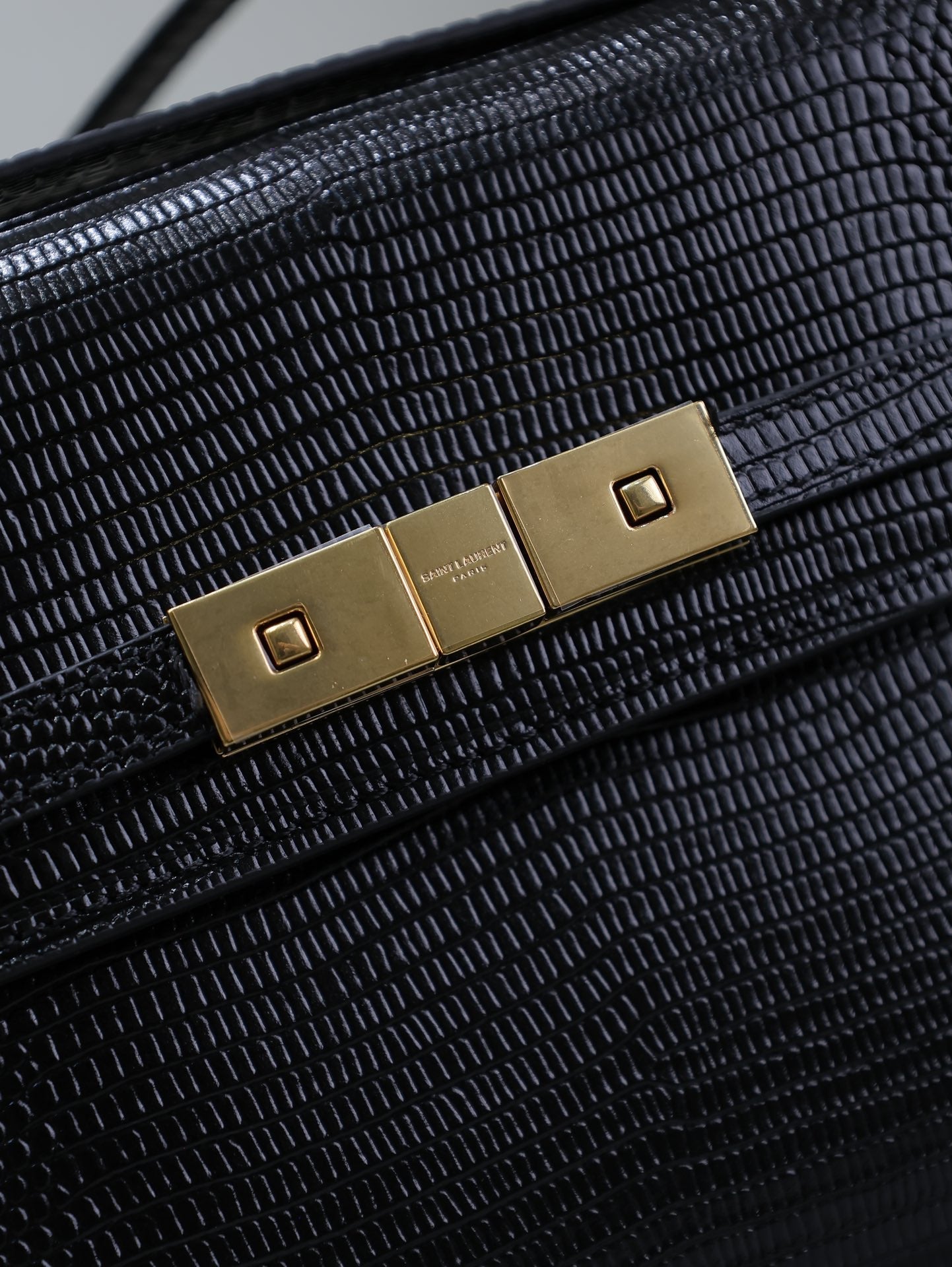YSL 25S MINI MANHATTAN 19 IN BLACK SHINY CROCODILE CALFSKIN GOLD HARDWRE